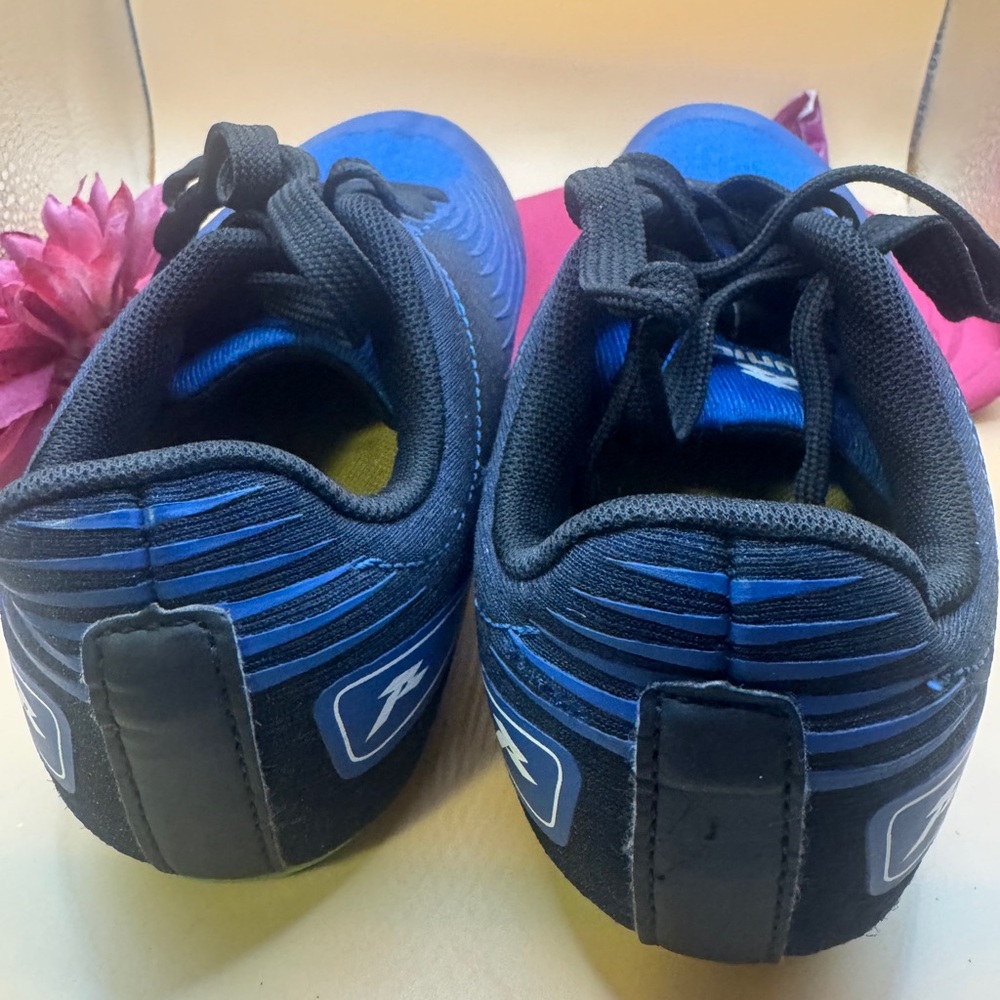 Runic sz 6.5 athletic cleat shoes in blk/ blue - Picture 8 of 11